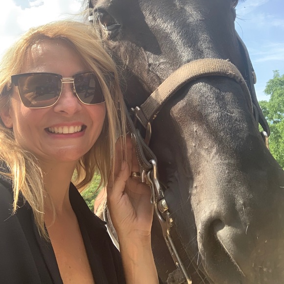 Meet your Posher, Christina - Picture 1 of 1